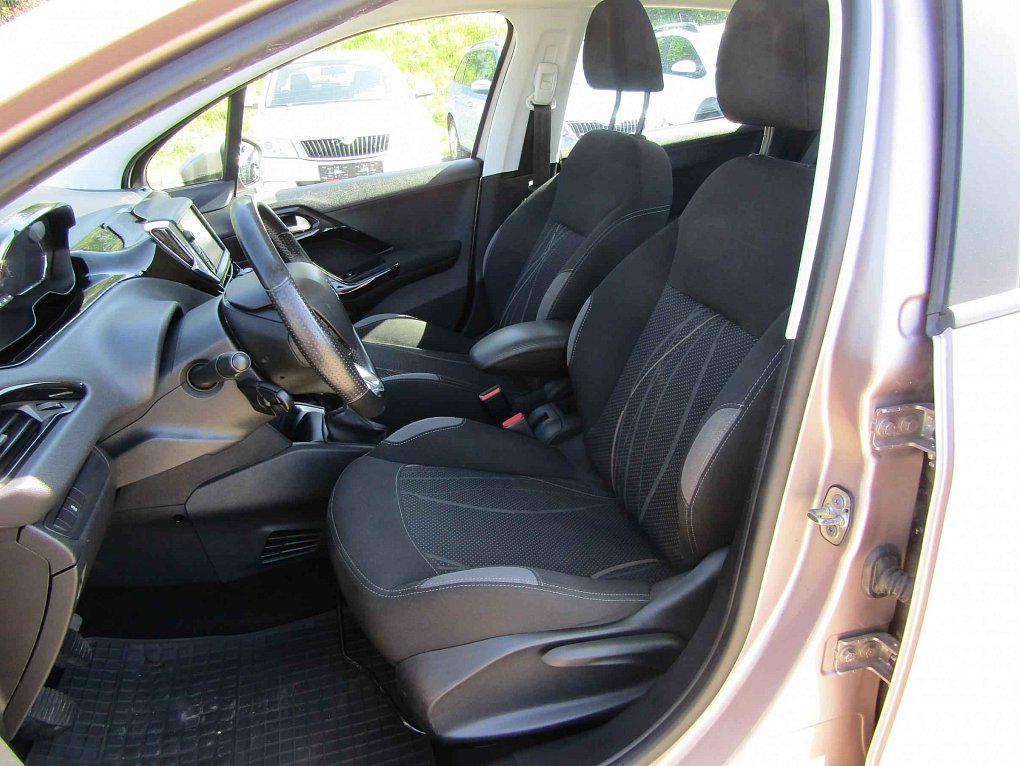 Peugeot 208 1.2i 