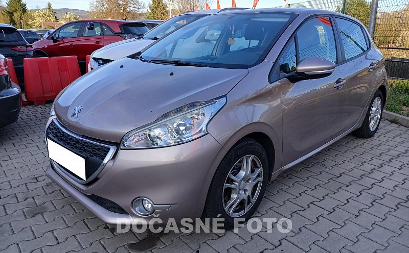 Peugeot 208 1.2i 