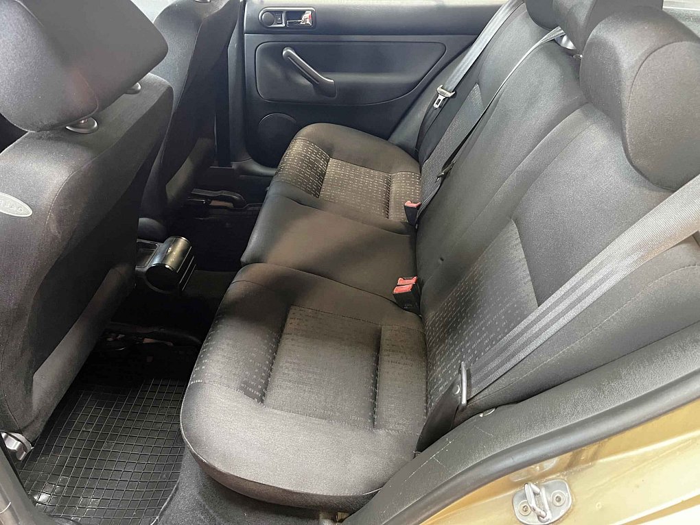 Volkswagen Golf 1.6i 