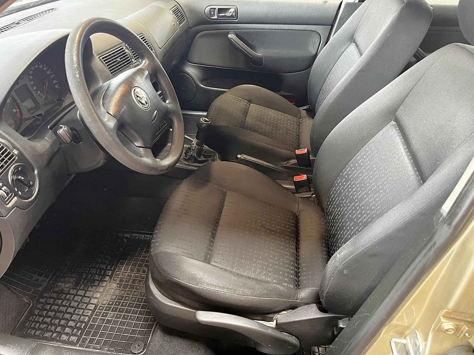 Volkswagen Golf 1.6i 