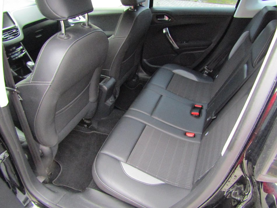 Peugeot 2008 1.2PT Allure