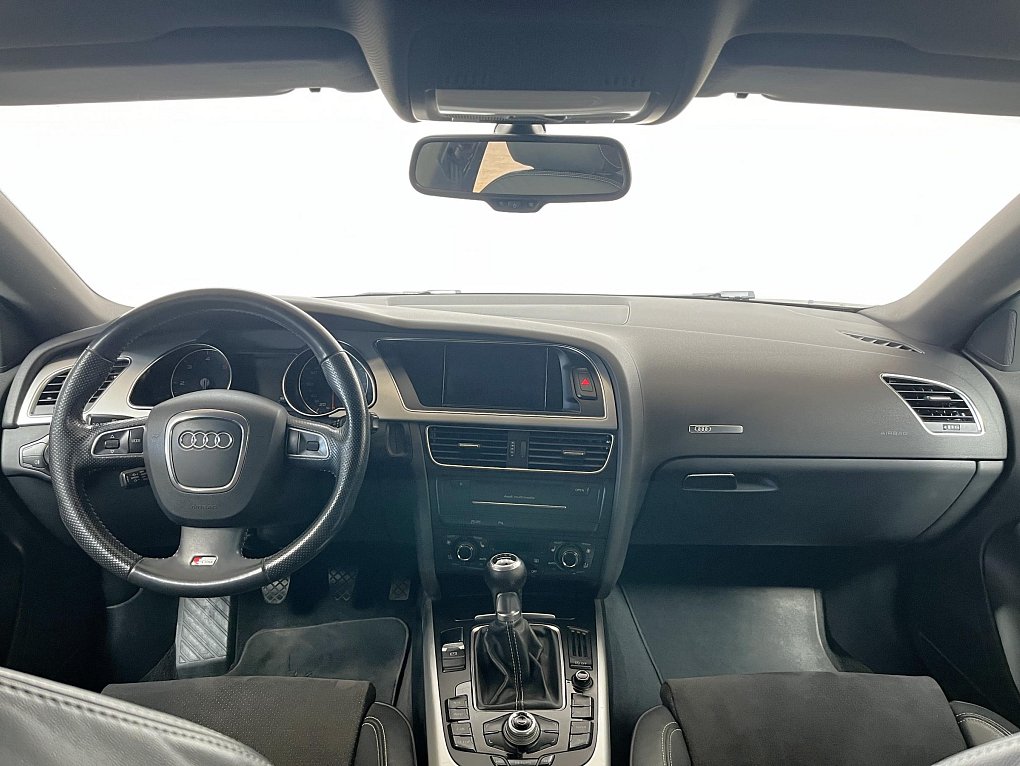 Audi A5 2.0 TDi S-line