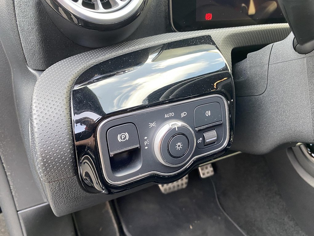 Mercedes-Benz Třída A 1.3  A250e