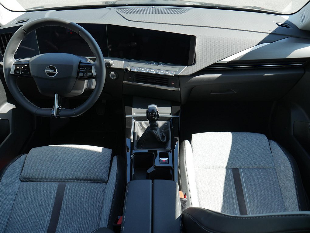 Opel Astra 1.2PT Elegance