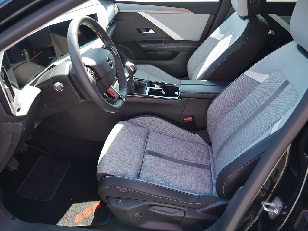 Opel Astra 1.2PT Elegance