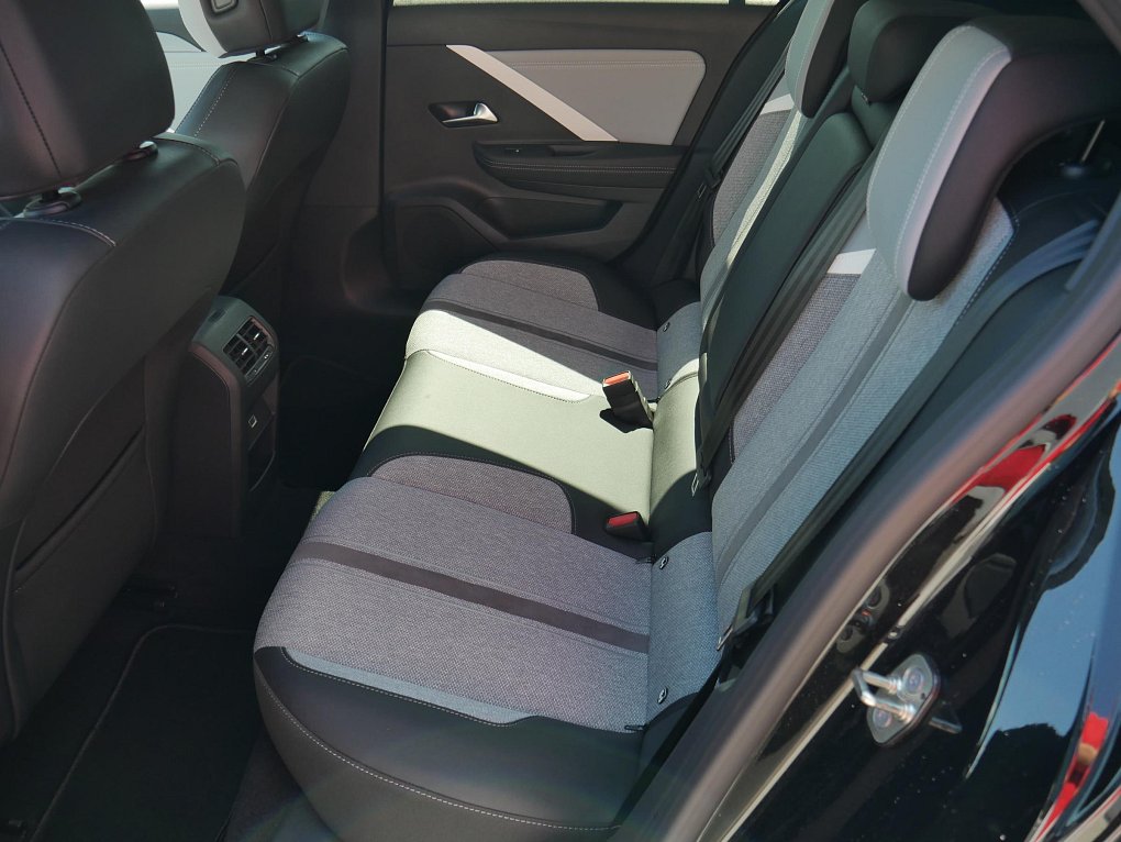 Opel Astra 1.2PT Elegance