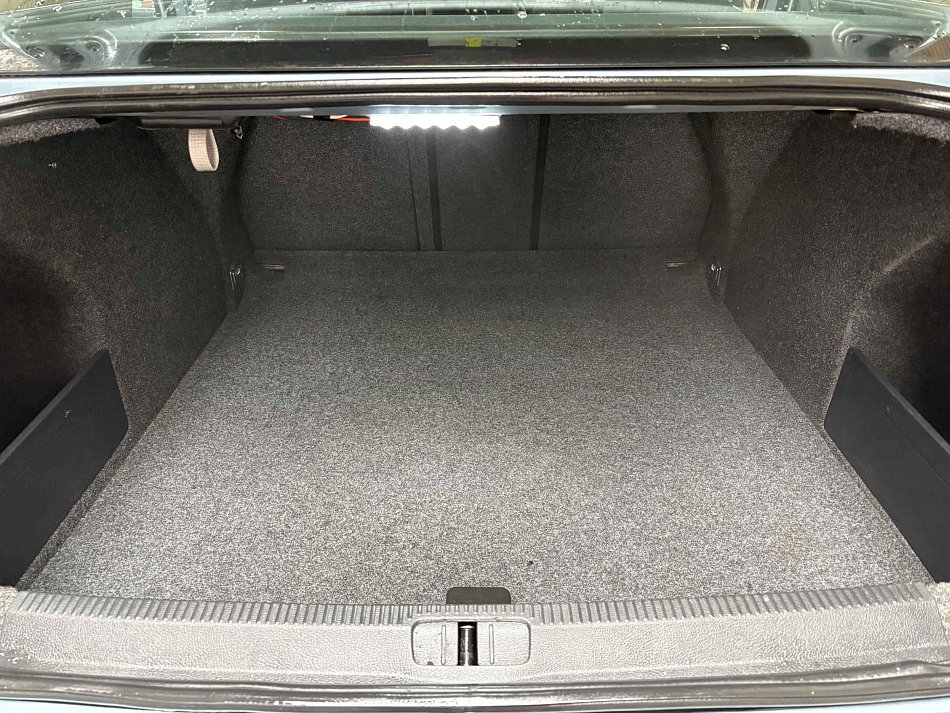 Volkswagen Passat 1.6 FSI 