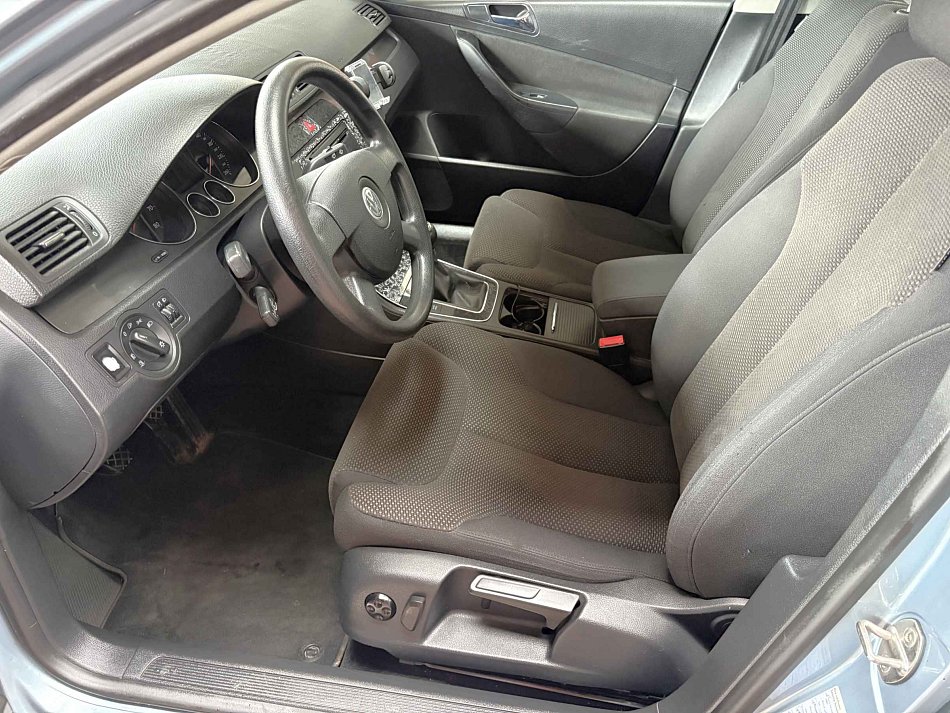 Volkswagen Passat 1.6 FSI 