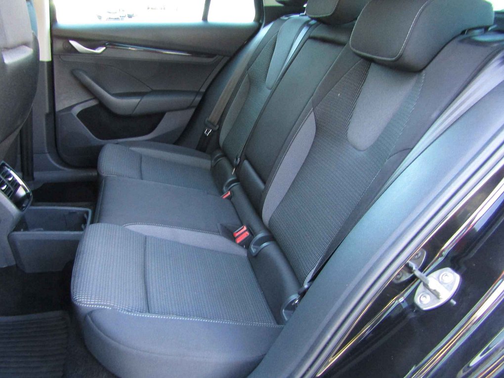 Škoda Octavia IV 1.5 TSi m-HEV Selection