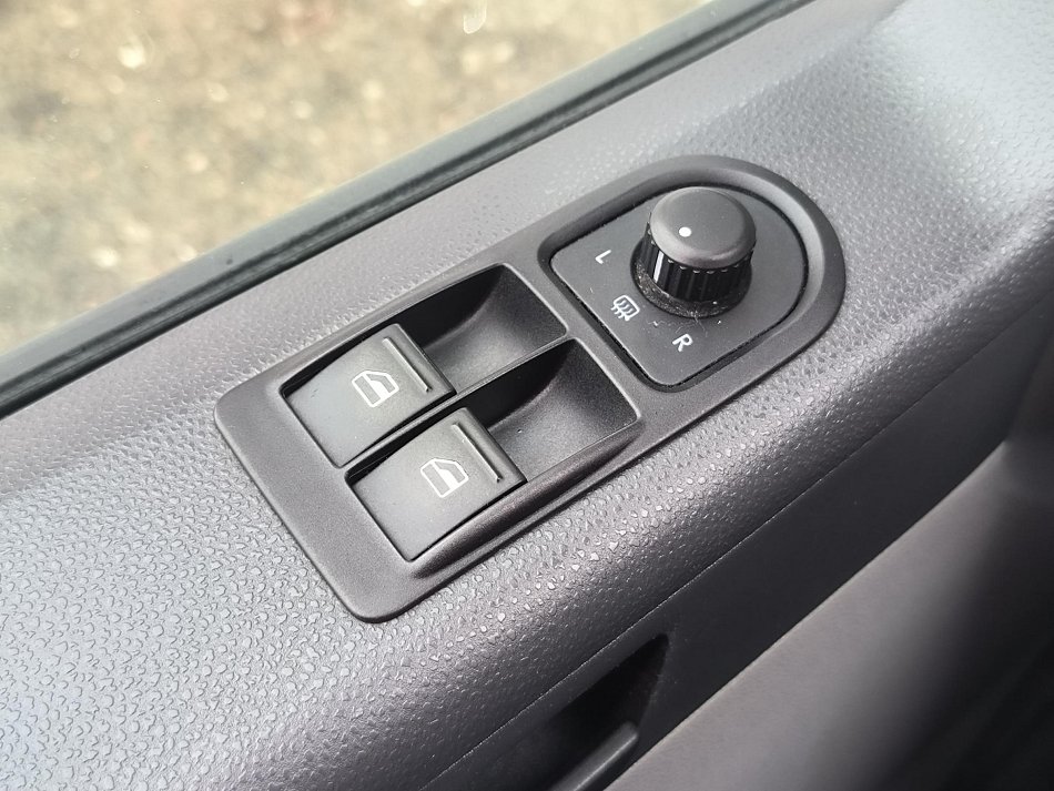 Volkswagen Transporter 2.0TDi  L2 9míst