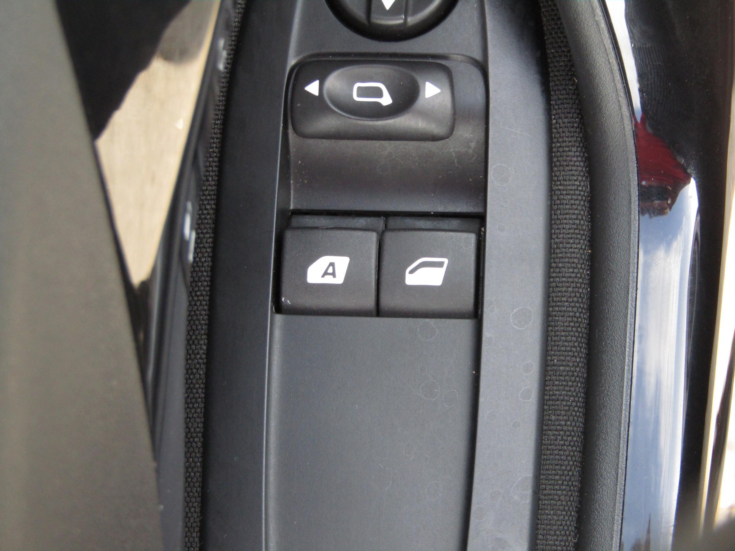 Peugeot 208, 2017 - pohled č. 13