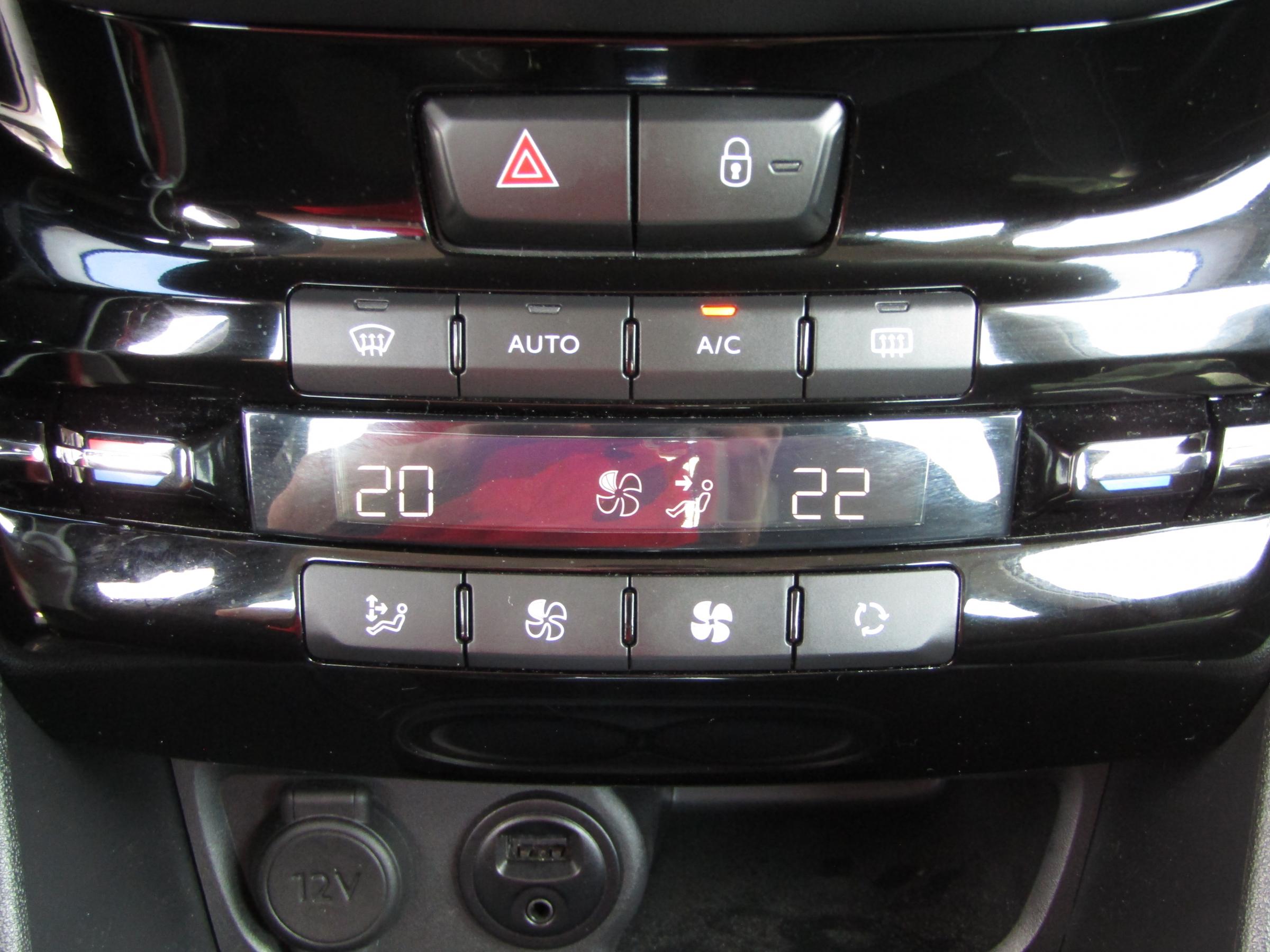 Peugeot 208, 2017 - pohled č. 16