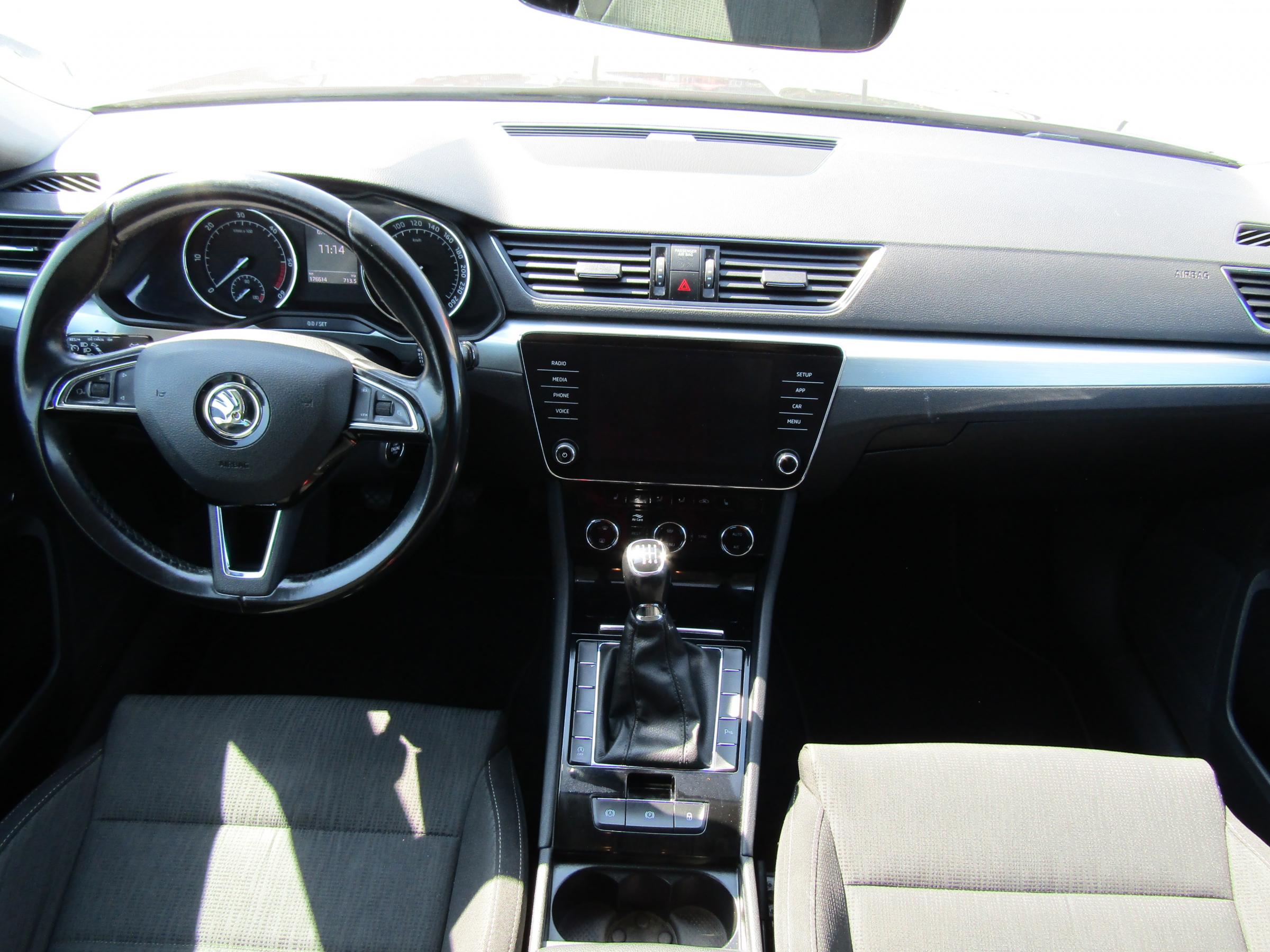 Škoda Superb III, 2018 - pohled č. 8