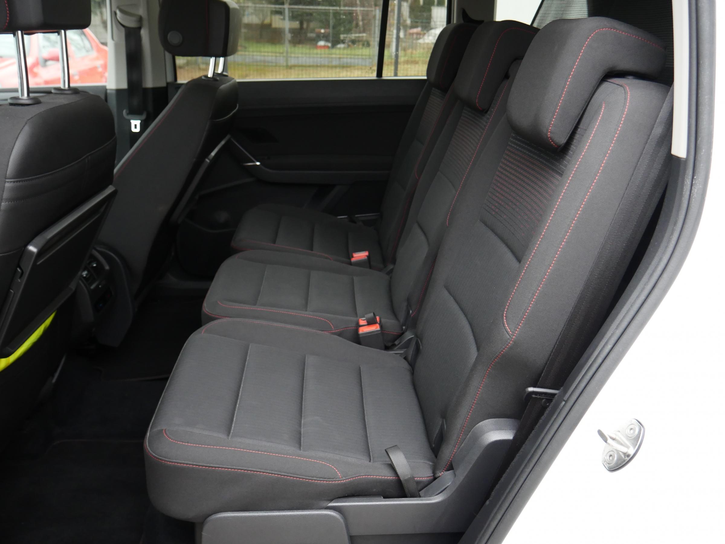 Volkswagen Touran, 2017 - pohled č. 10