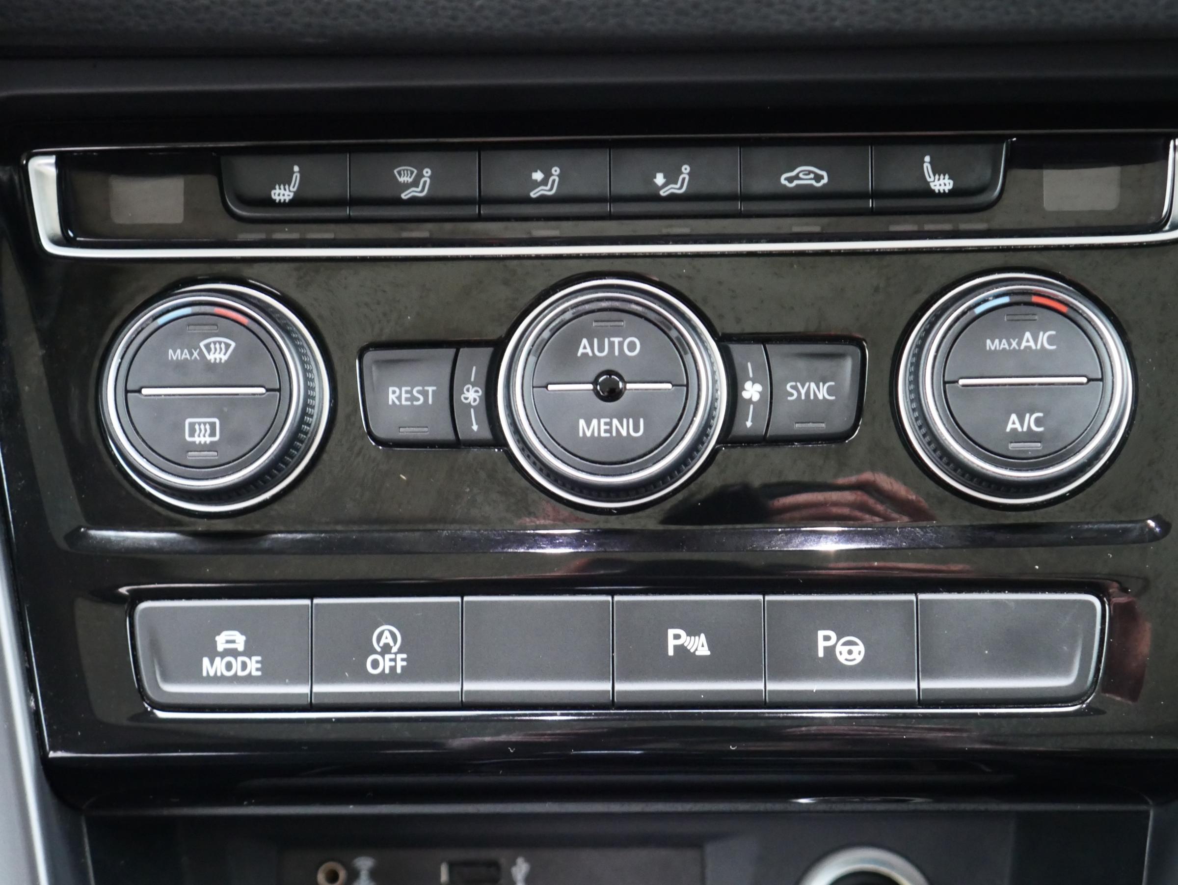 Volkswagen Touran, 2017 - pohled č. 14