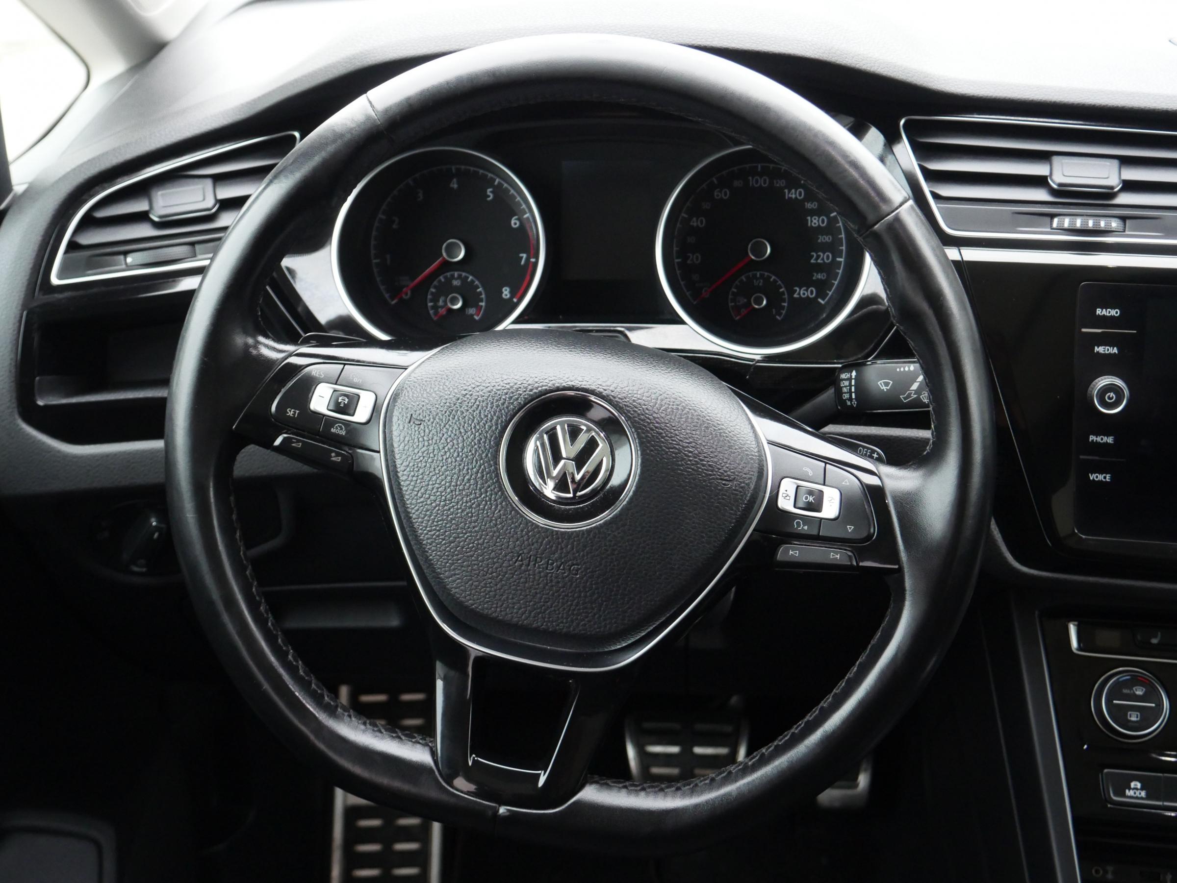 Volkswagen Touran, 2017 - pohled č. 15