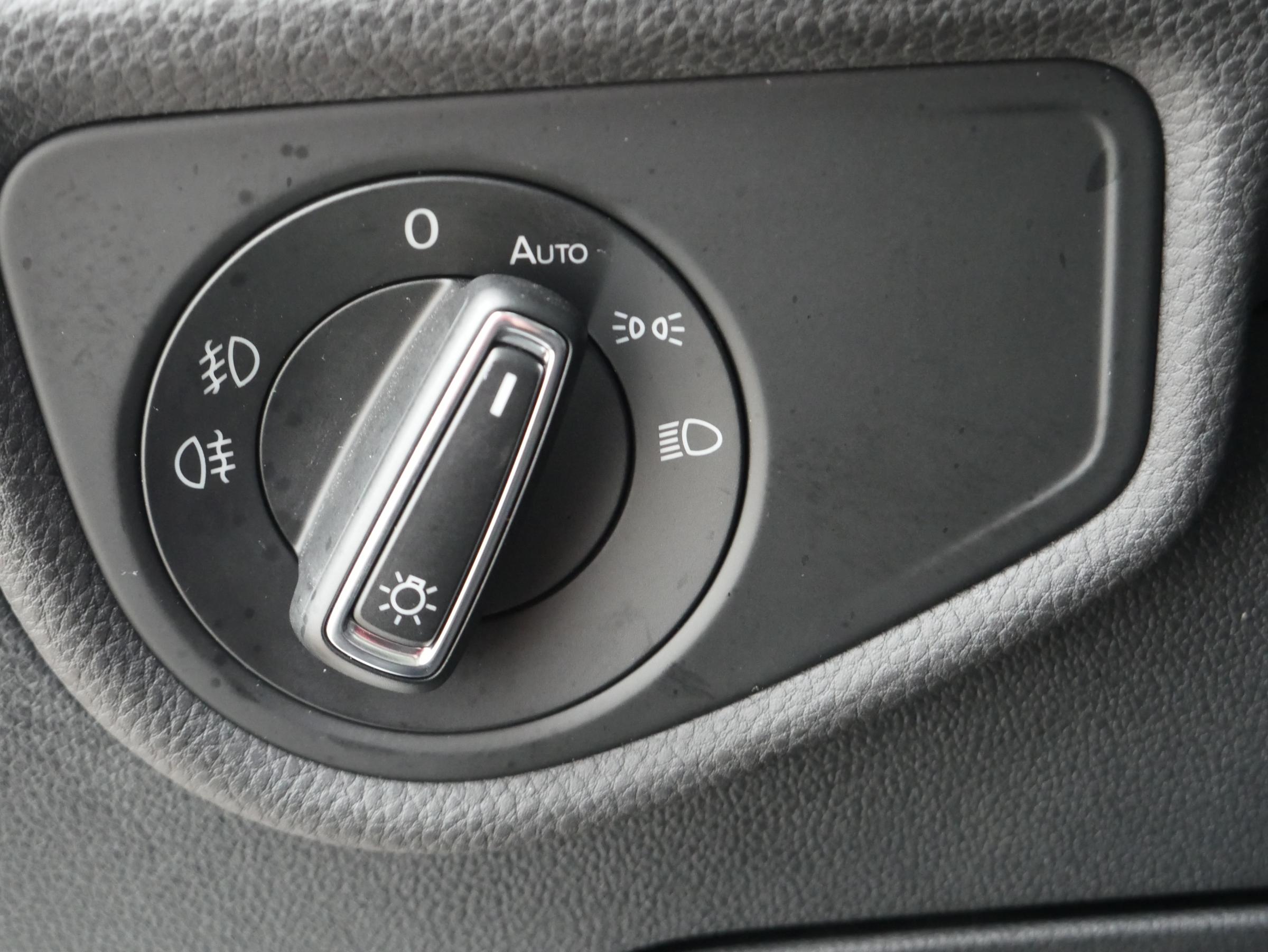 Volkswagen Touran, 2017 - pohled č. 16