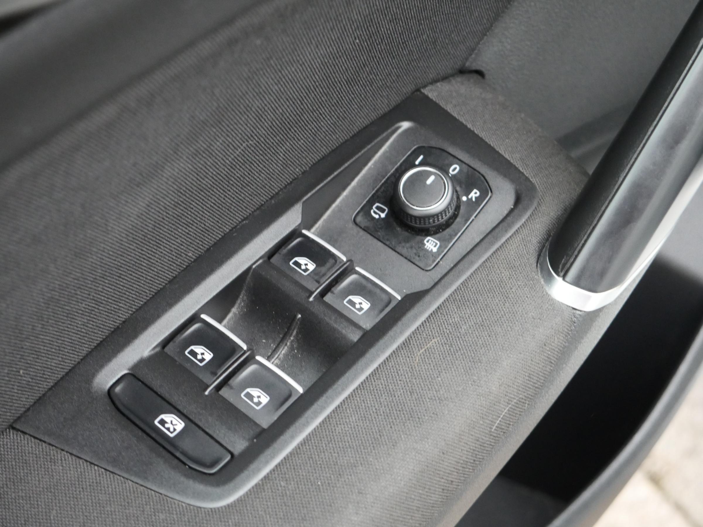 Volkswagen Touran, 2017 - pohled č. 17