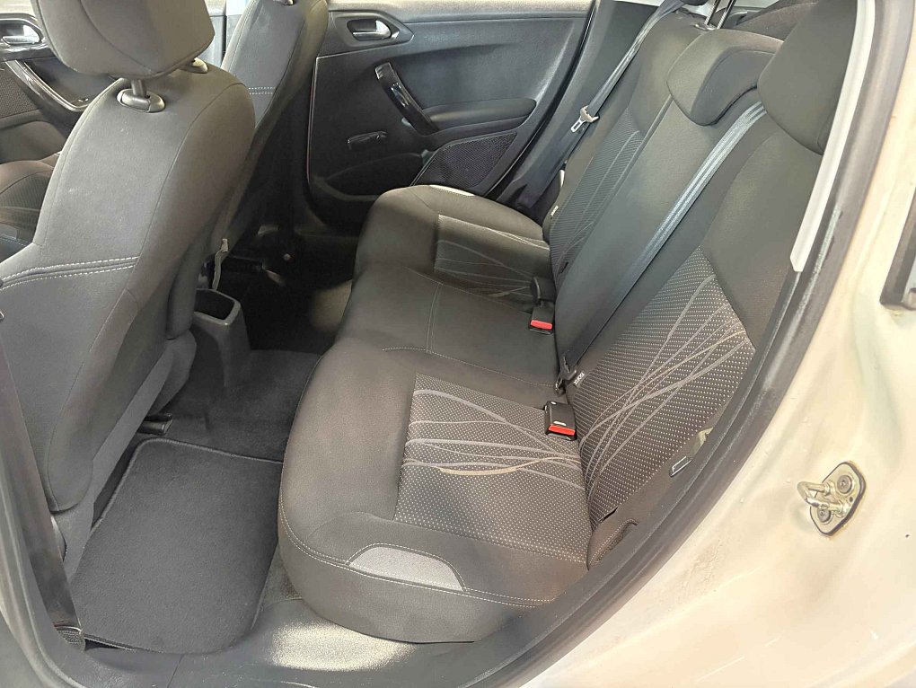 Peugeot 208 1.2i 