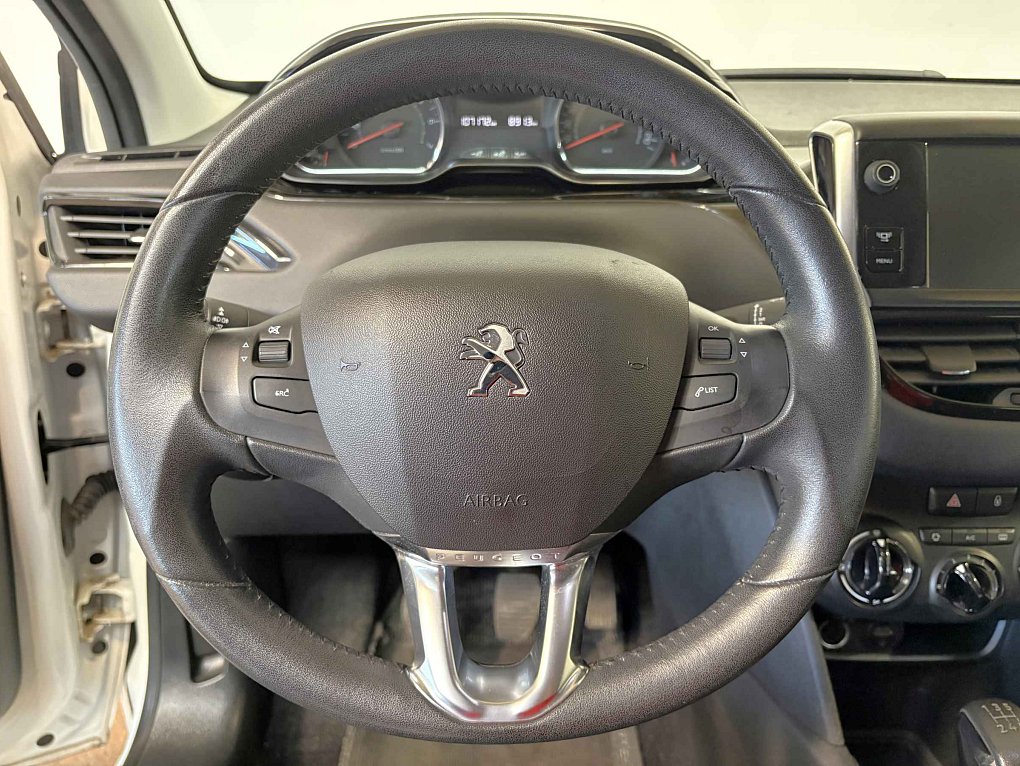 Peugeot 208 1.2i 