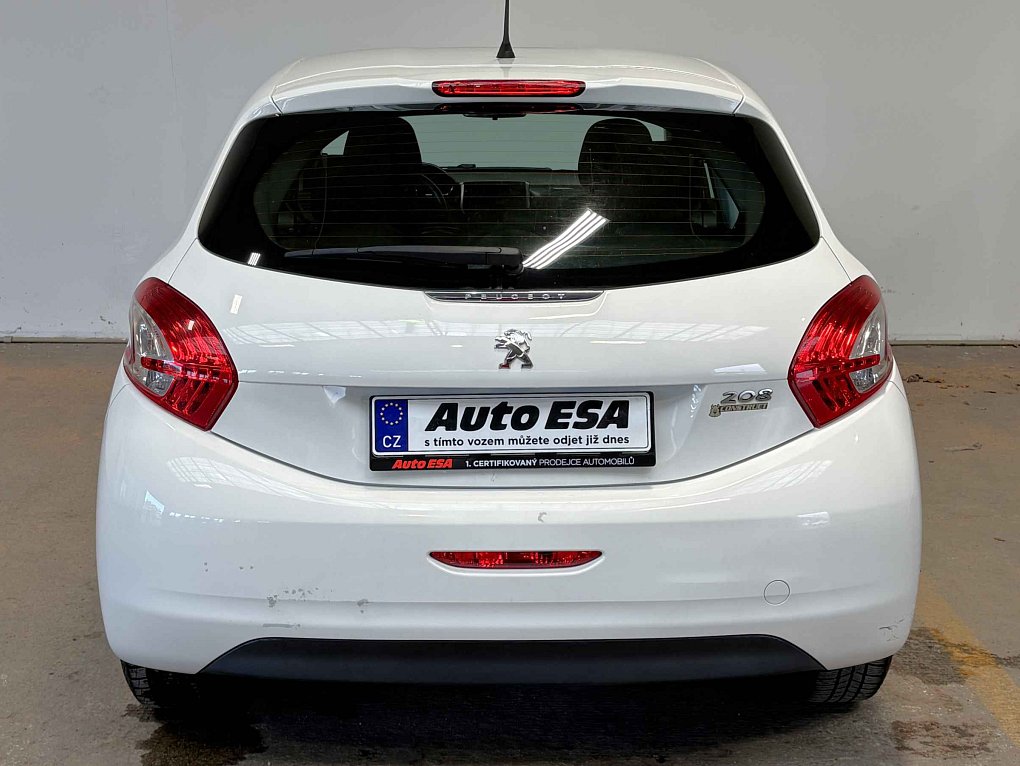 Peugeot 208 1.2i 