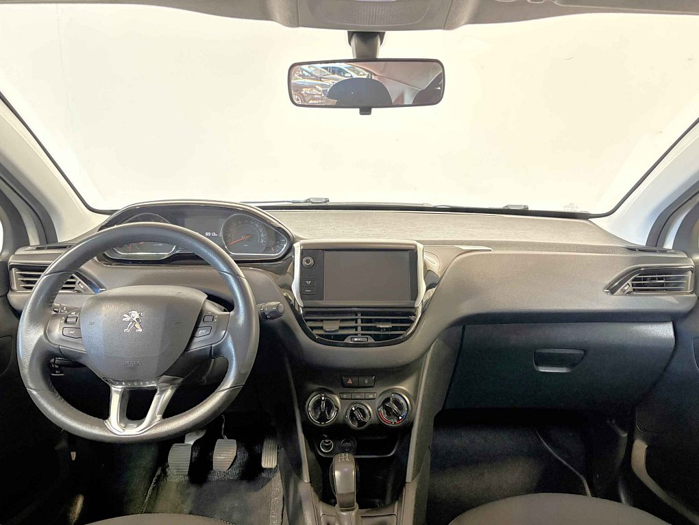 Peugeot 208 1.2i 