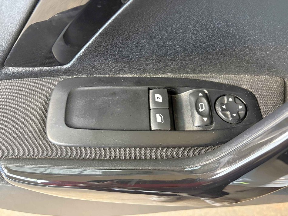 Peugeot 208 1.2i 