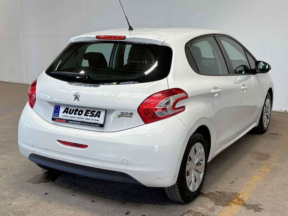 Peugeot 208 1.2i 