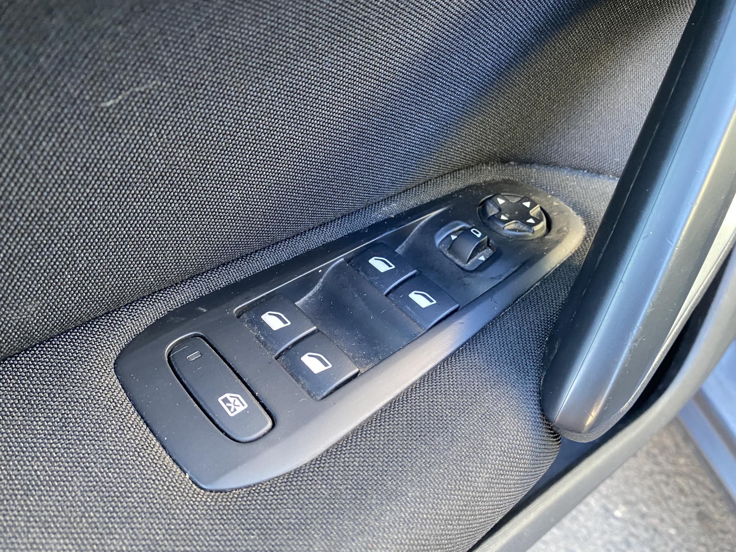 Peugeot 308, 2016 - pohled č. 13