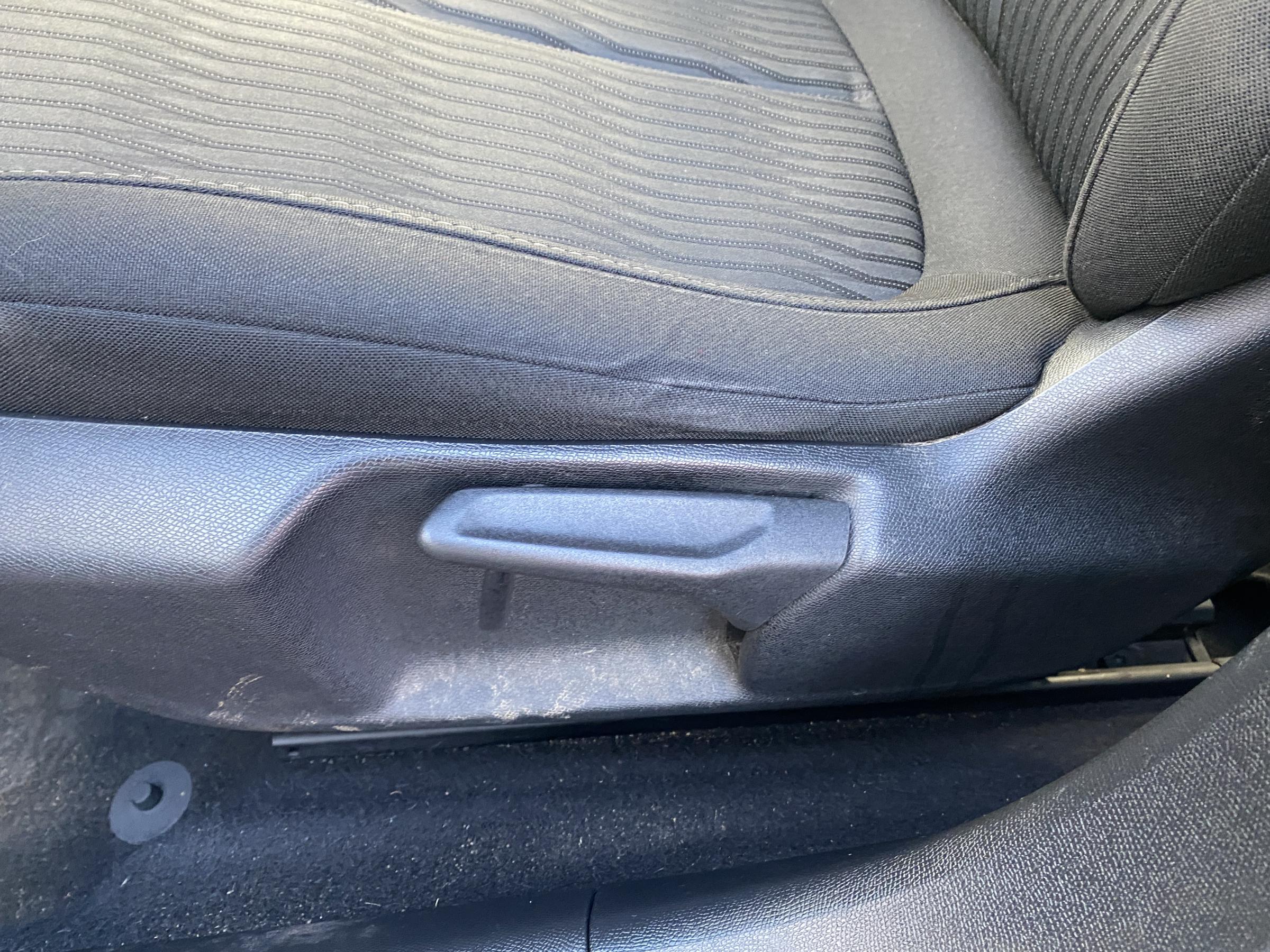 Peugeot 308, 2016 - pohled č. 14