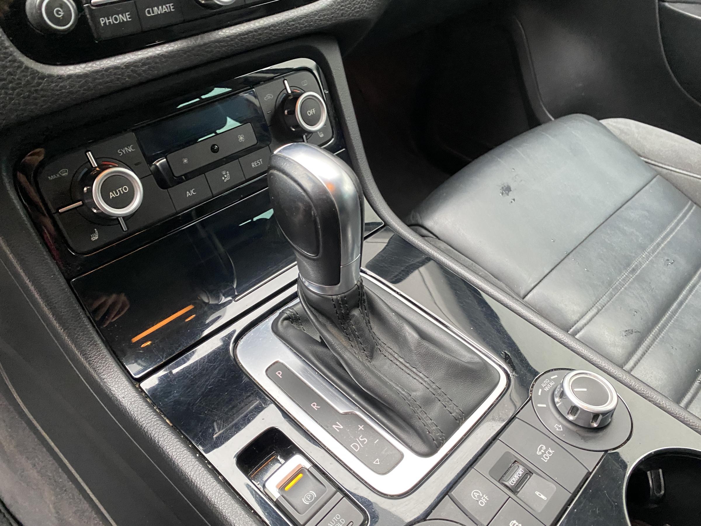 Volkswagen Touareg, 2014 - pohled č. 16