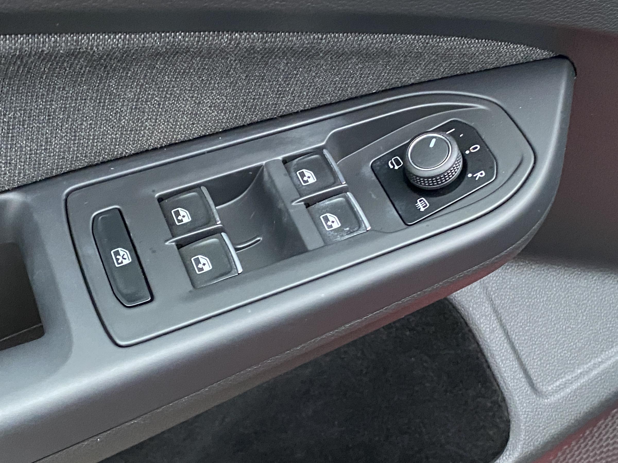 Volkswagen Golf, 2023 - pohled č. 11