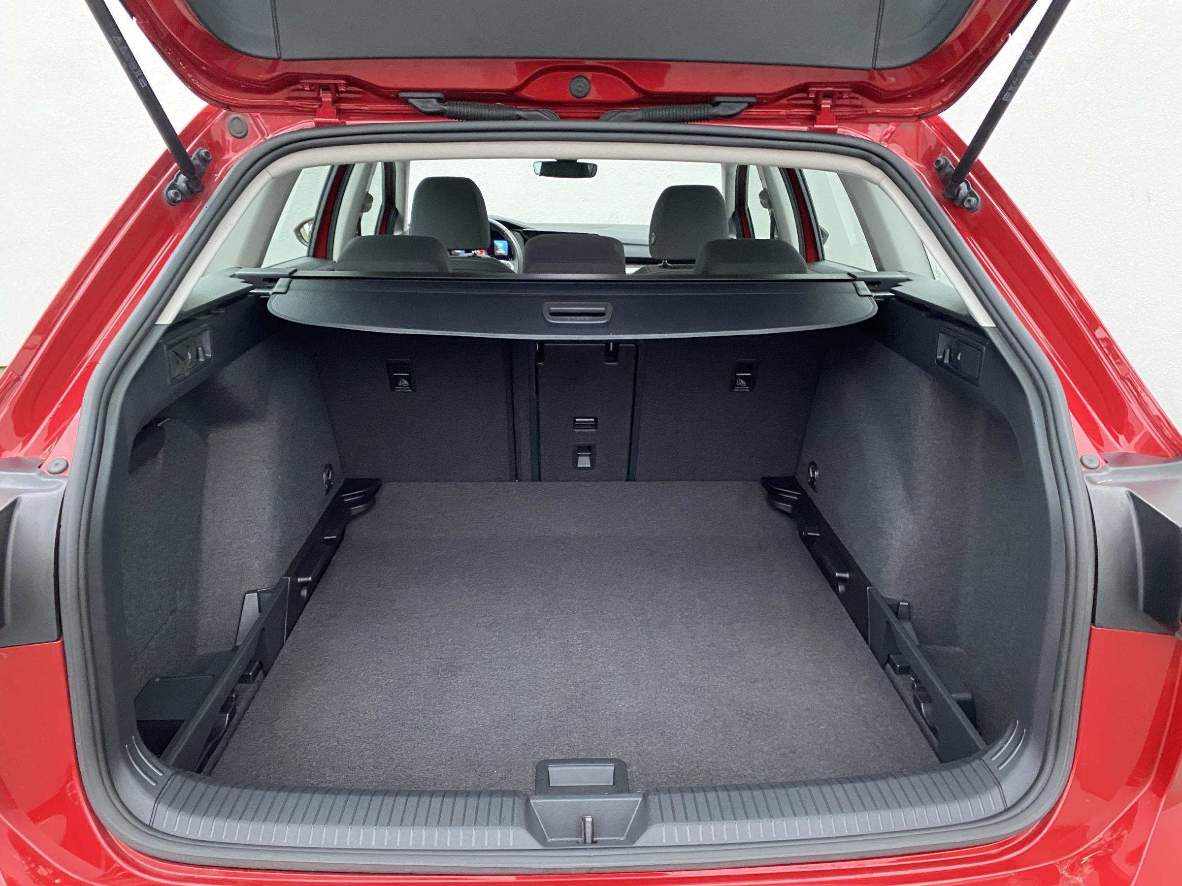 Volkswagen Golf, 2023 - pohled č. 7