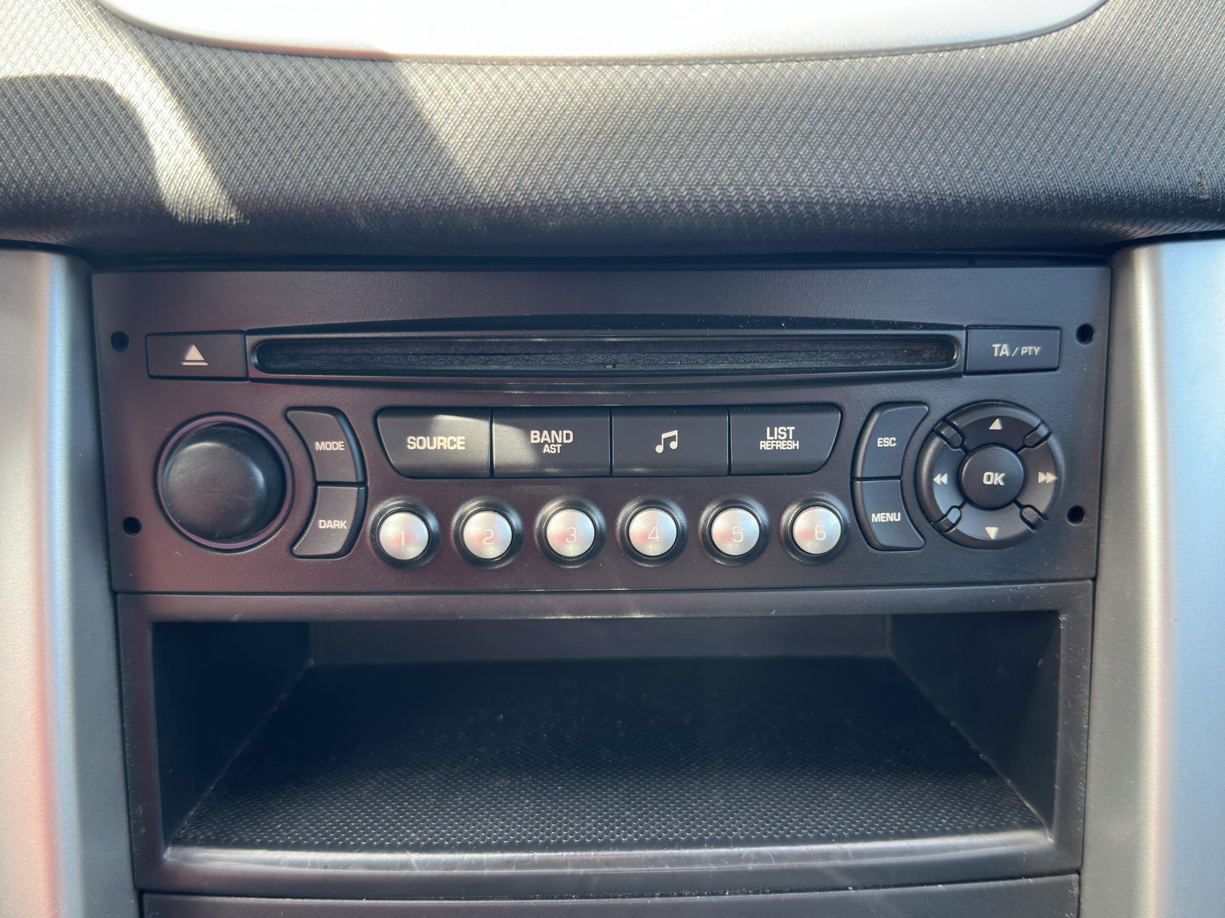 Peugeot 207, 2012 - pohled č. 13