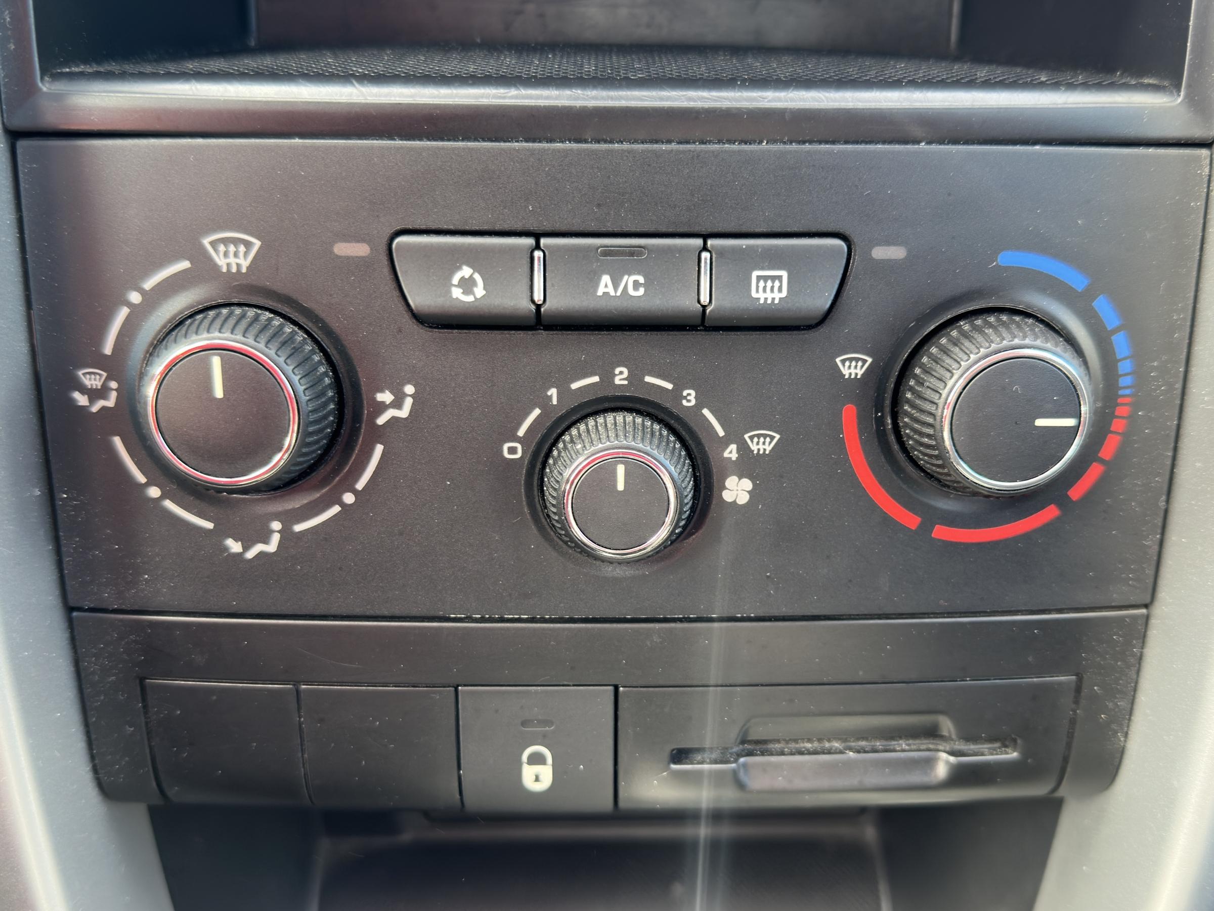 Peugeot 207, 2012 - pohled č. 14