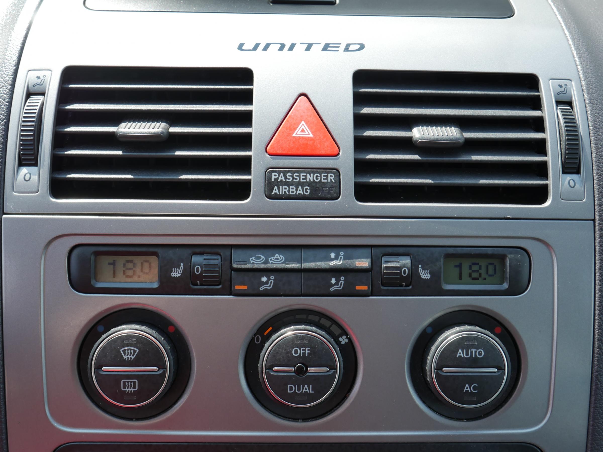 Volkswagen Touran, 2008 - pohled č. 17