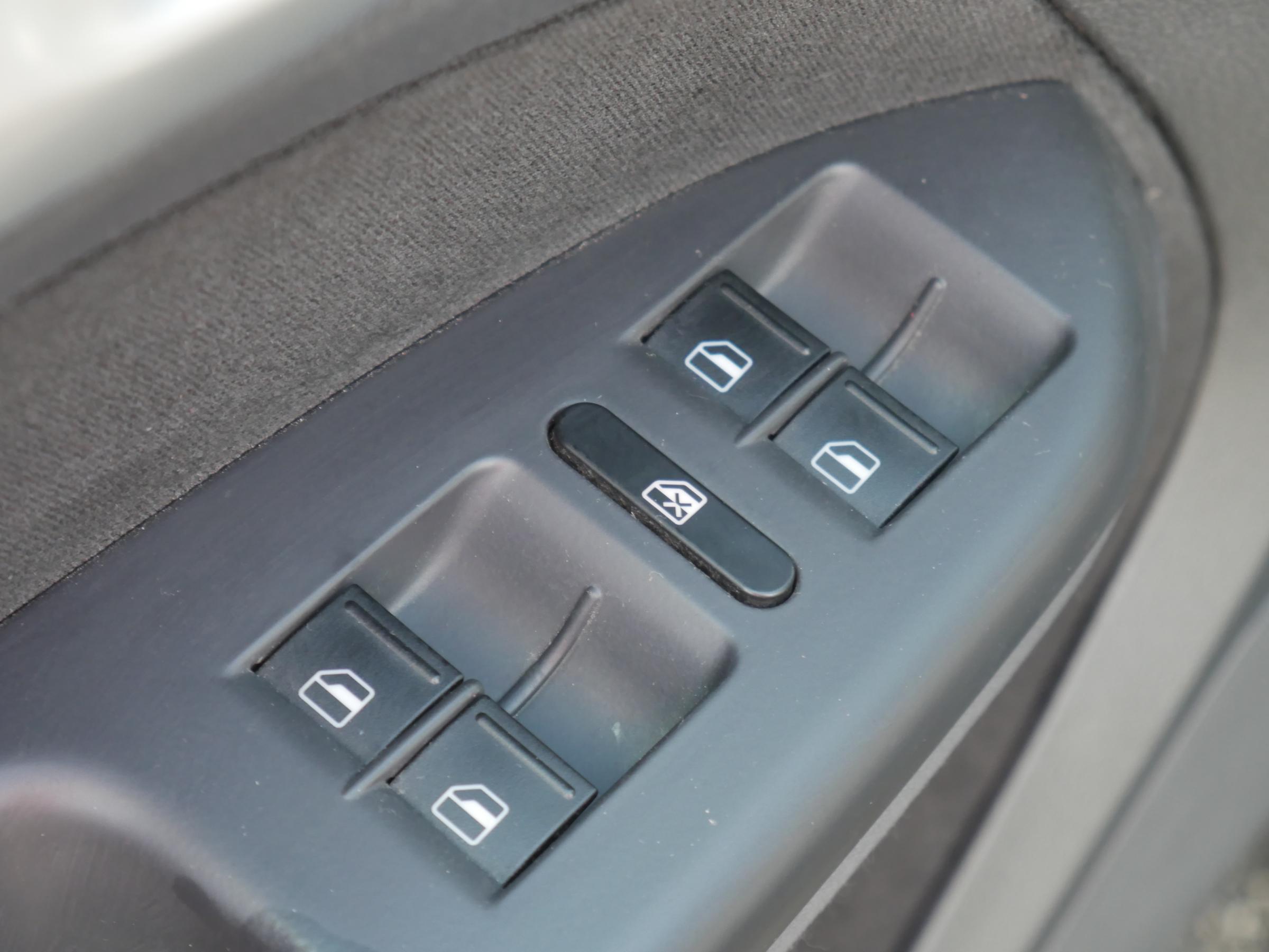 Volkswagen Touran, 2008 - pohled č. 18