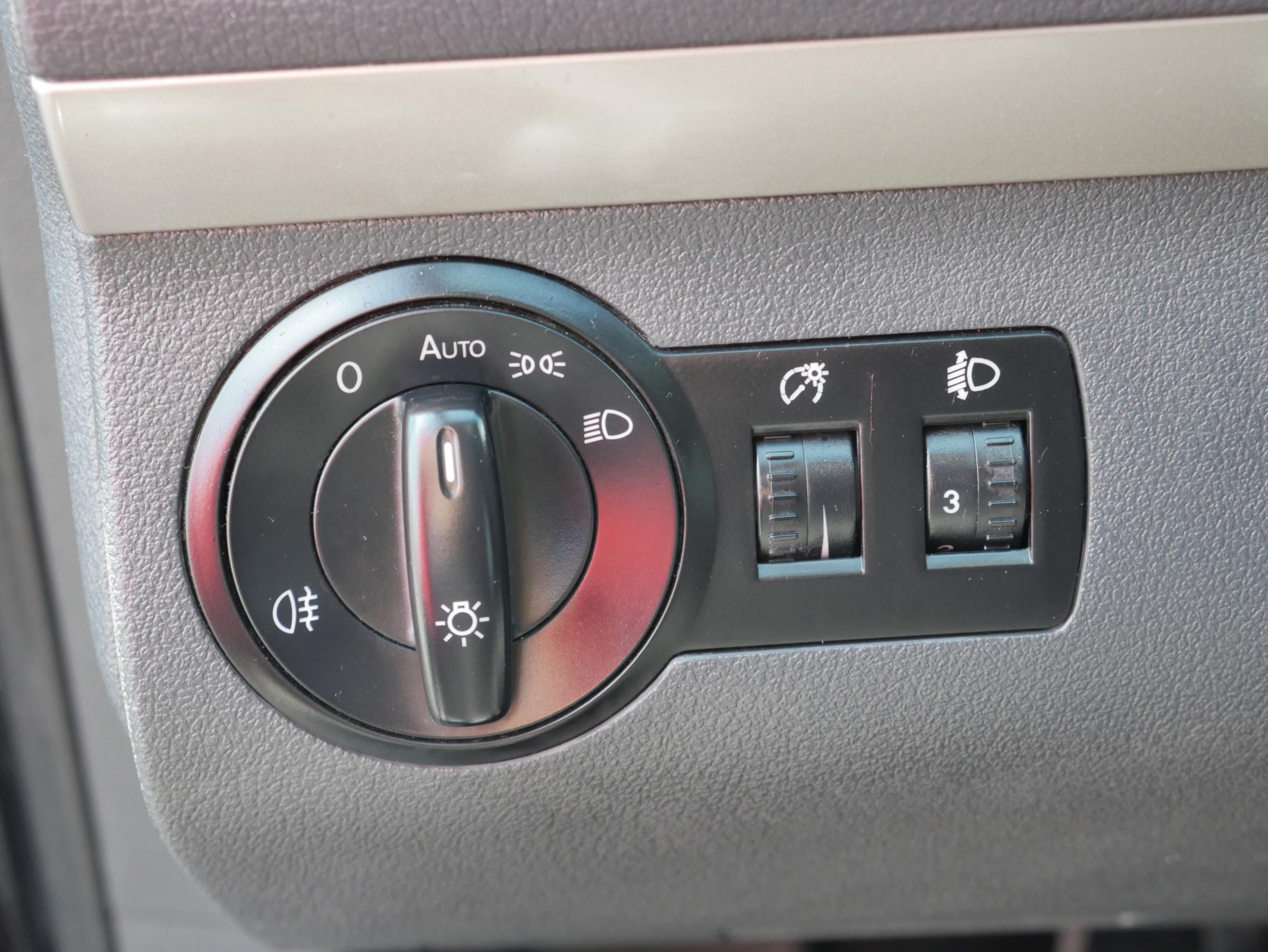 Volkswagen Touran, 2008 - pohled č. 20