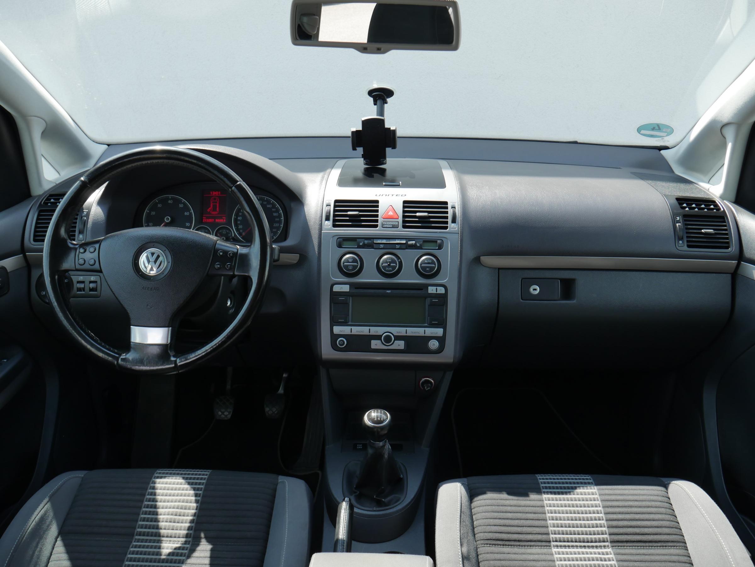 Volkswagen Touran, 2008 - pohled č. 8