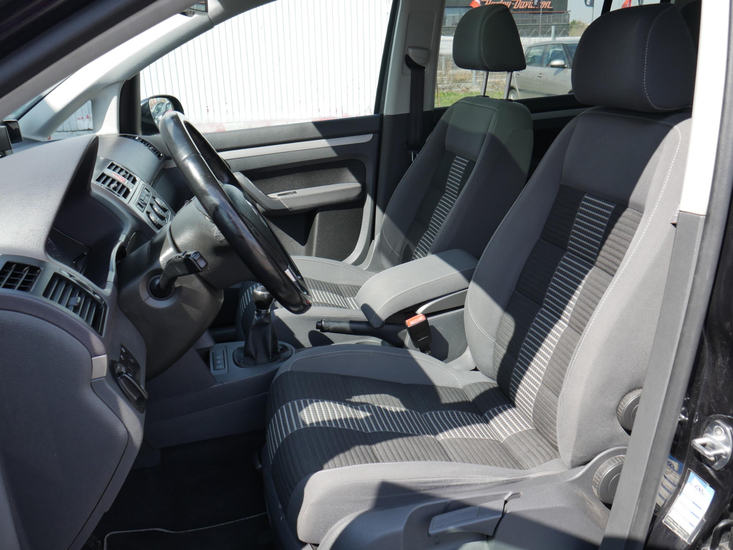 Volkswagen Touran, 2008 - pohled č. 9