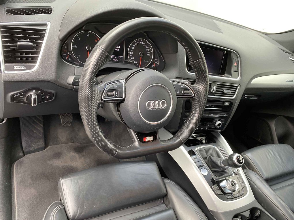 Audi Q5 2.0TDi S-line quattro