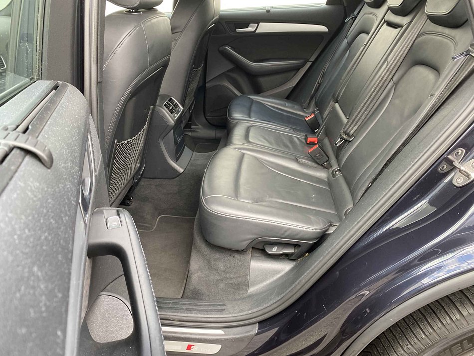 Audi Q5 2.0TDi S-line quattro