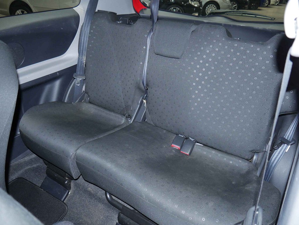 Toyota Yaris 1.0i 