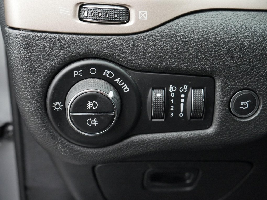 Jeep Cherokee 2.0 MTJ Longitude