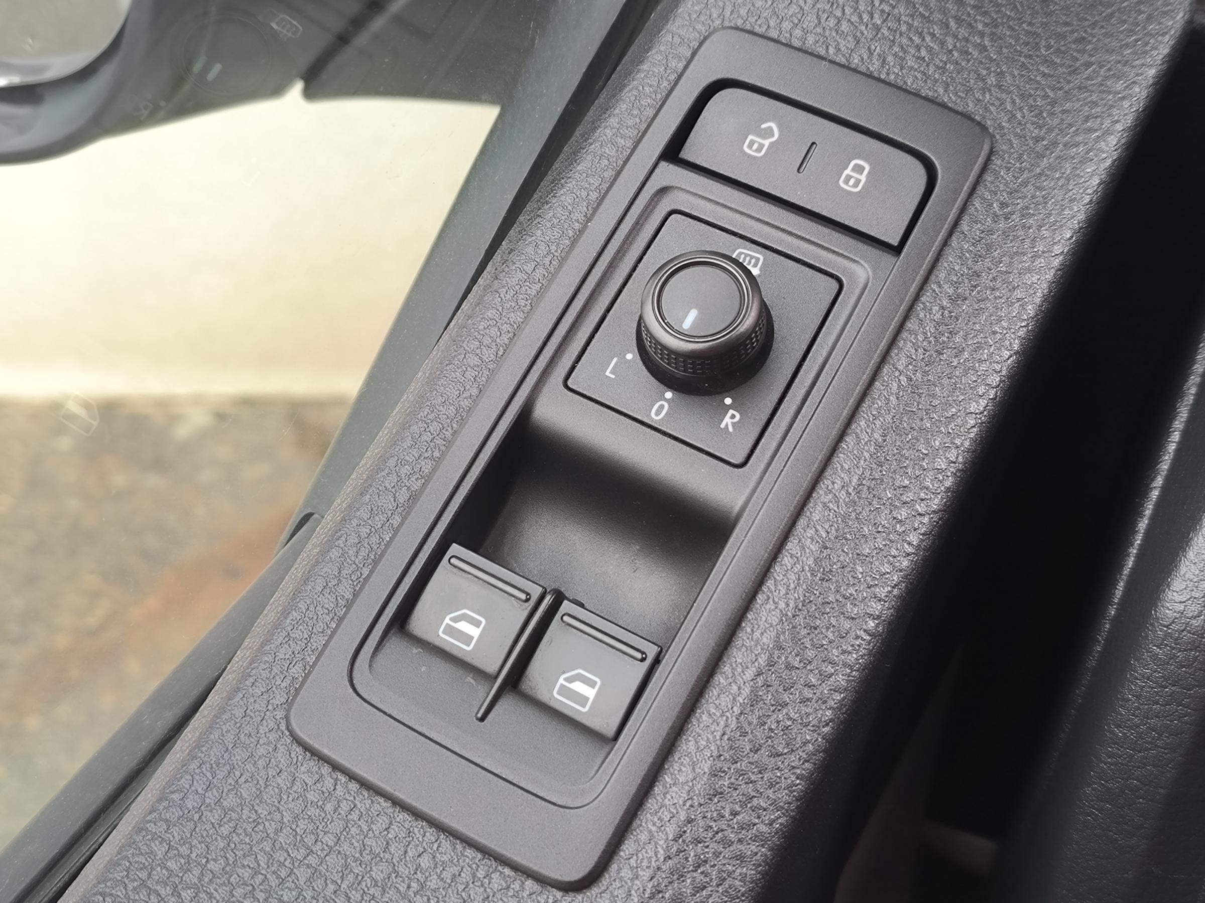 Volkswagen Transporter, 2018 - pohled č. 16