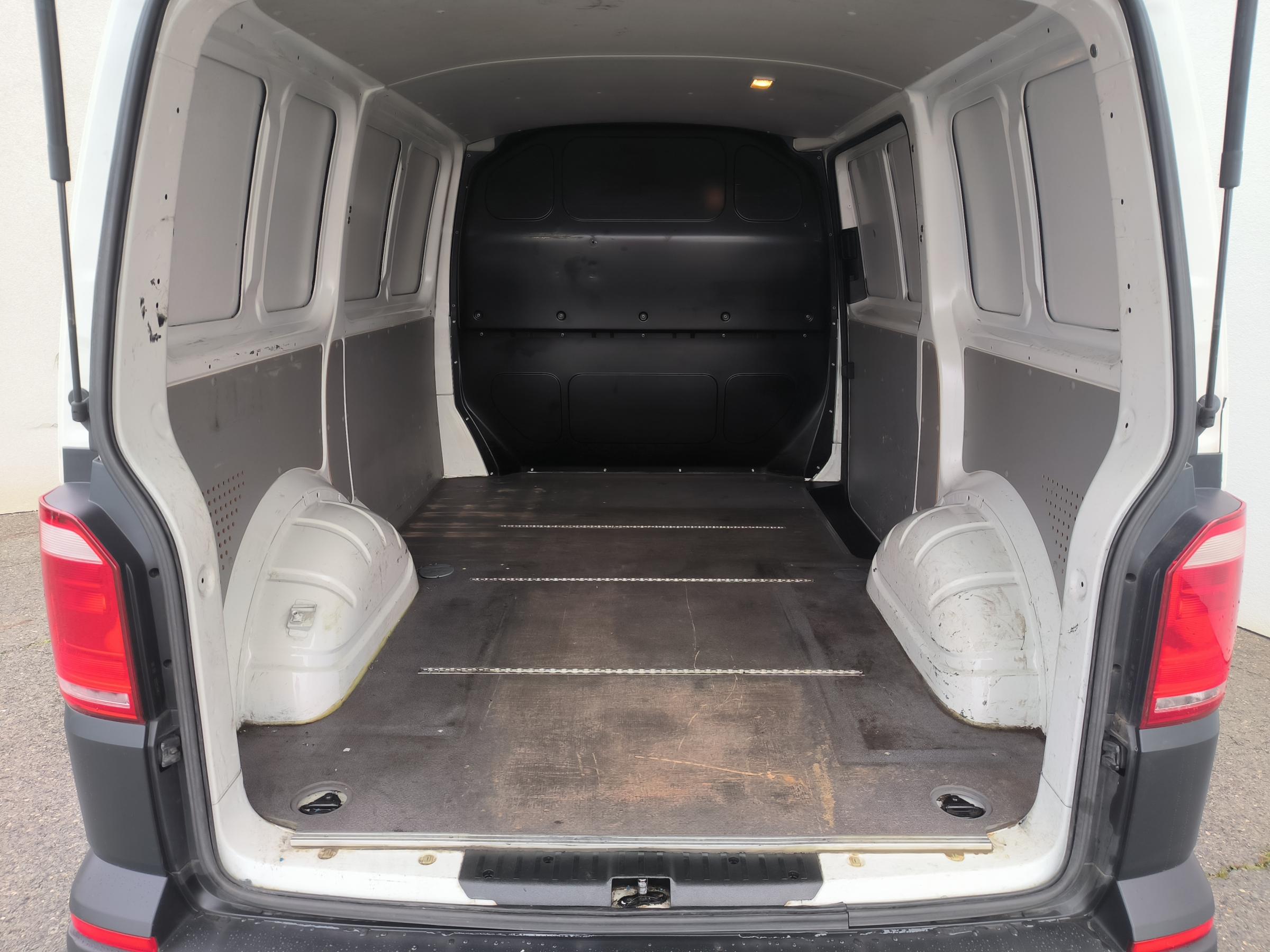 Volkswagen Transporter, 2018 - pohled č. 7