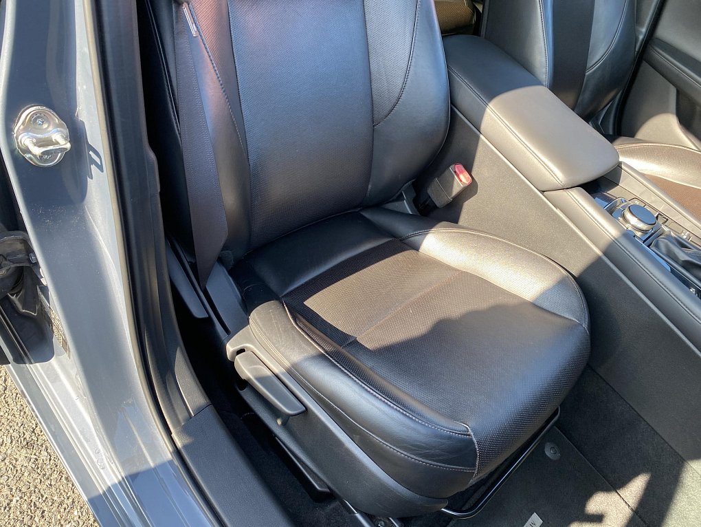 Mazda 3 2.0i  Takumi