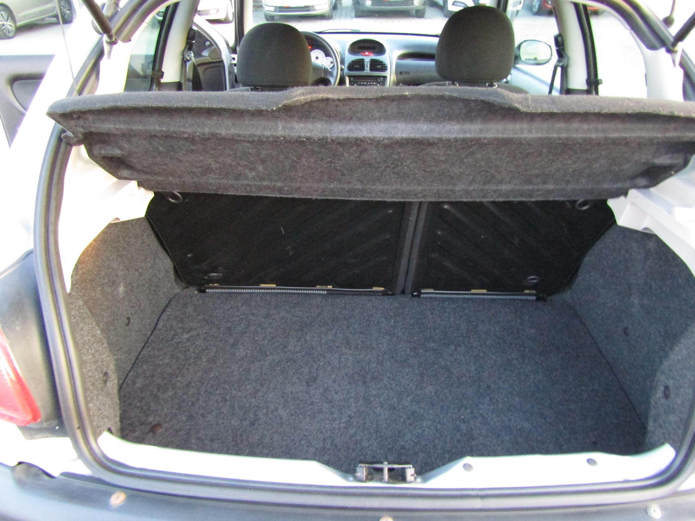 Peugeot 206, 2004 - pohled č. 7