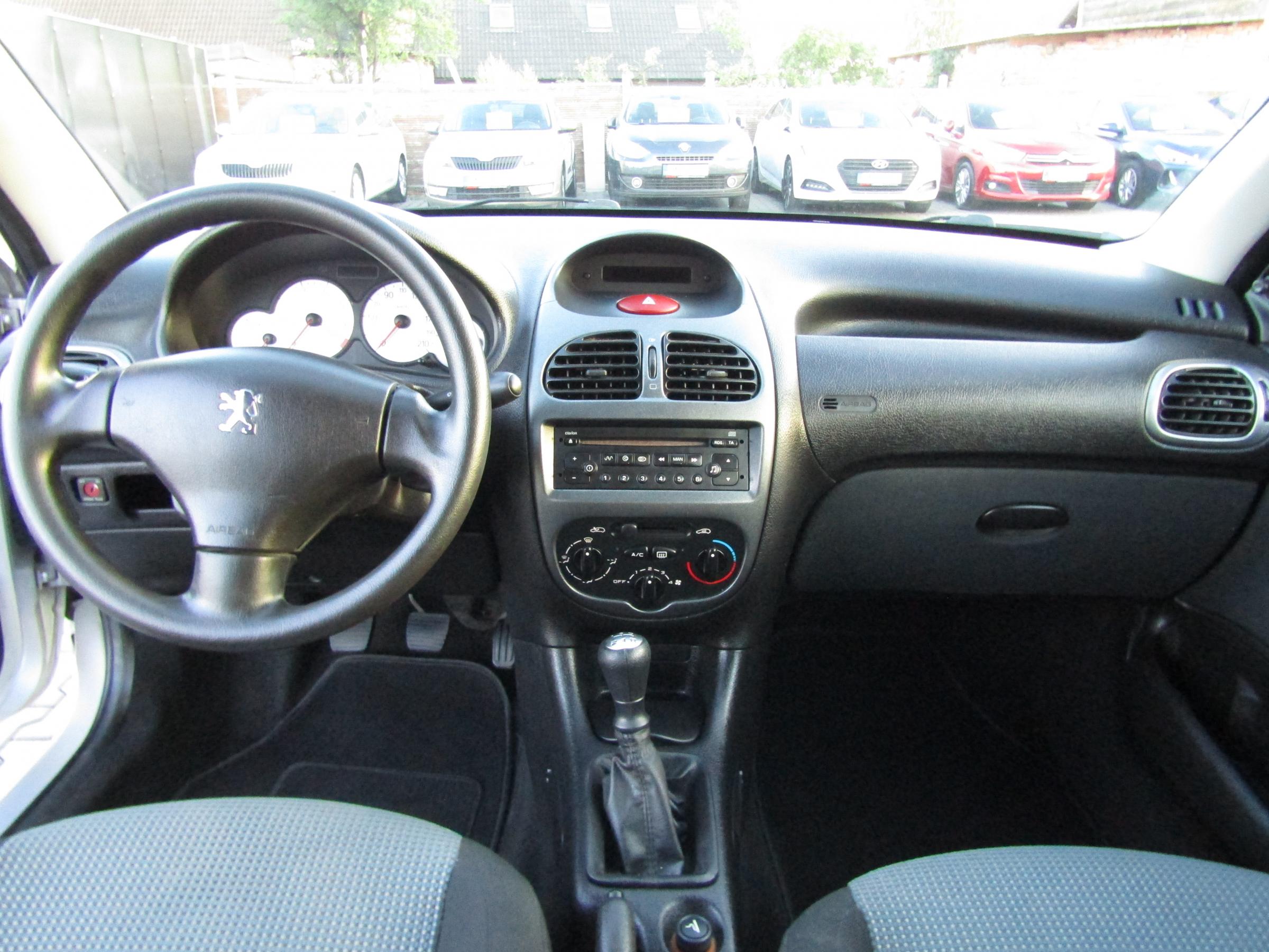Peugeot 206, 2004 - pohled č. 8