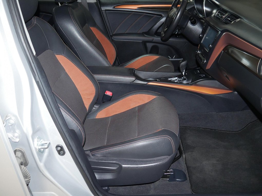 Toyota Avensis 1.8i 